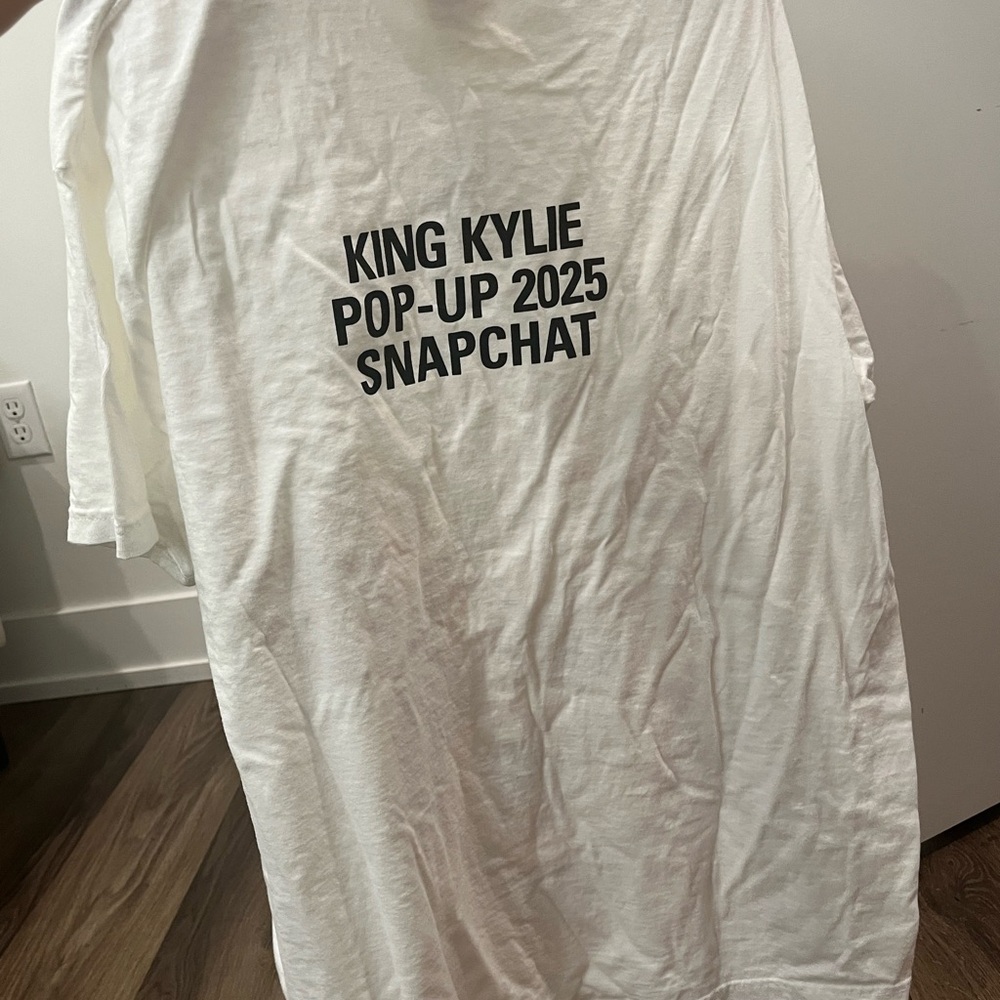 Kylie Jenner pop up T-Shirt - Picture 3 of 3